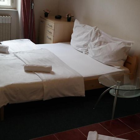 Hotel Praha Club Bed & Breakfast 외부 사진