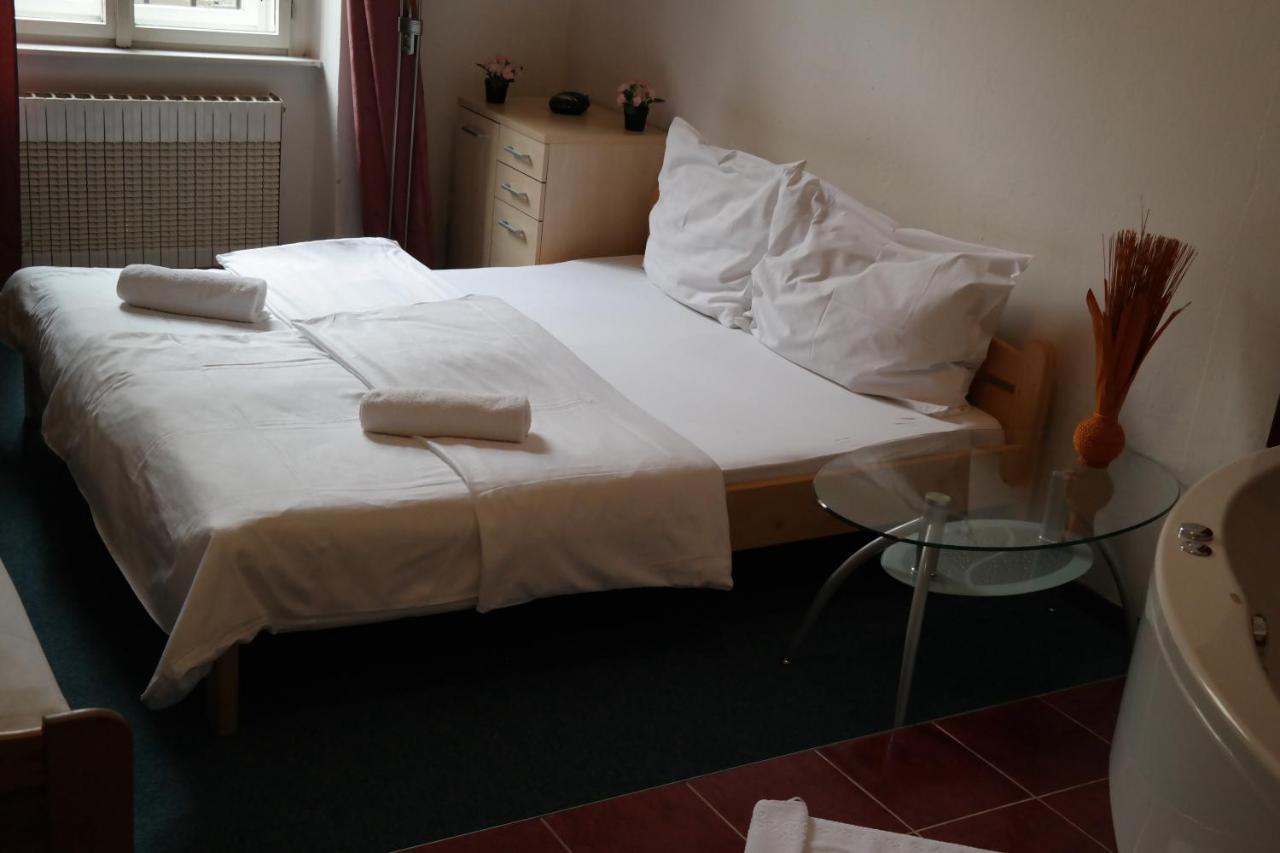 Hotel Praha Club Bed & Breakfast 외부 사진